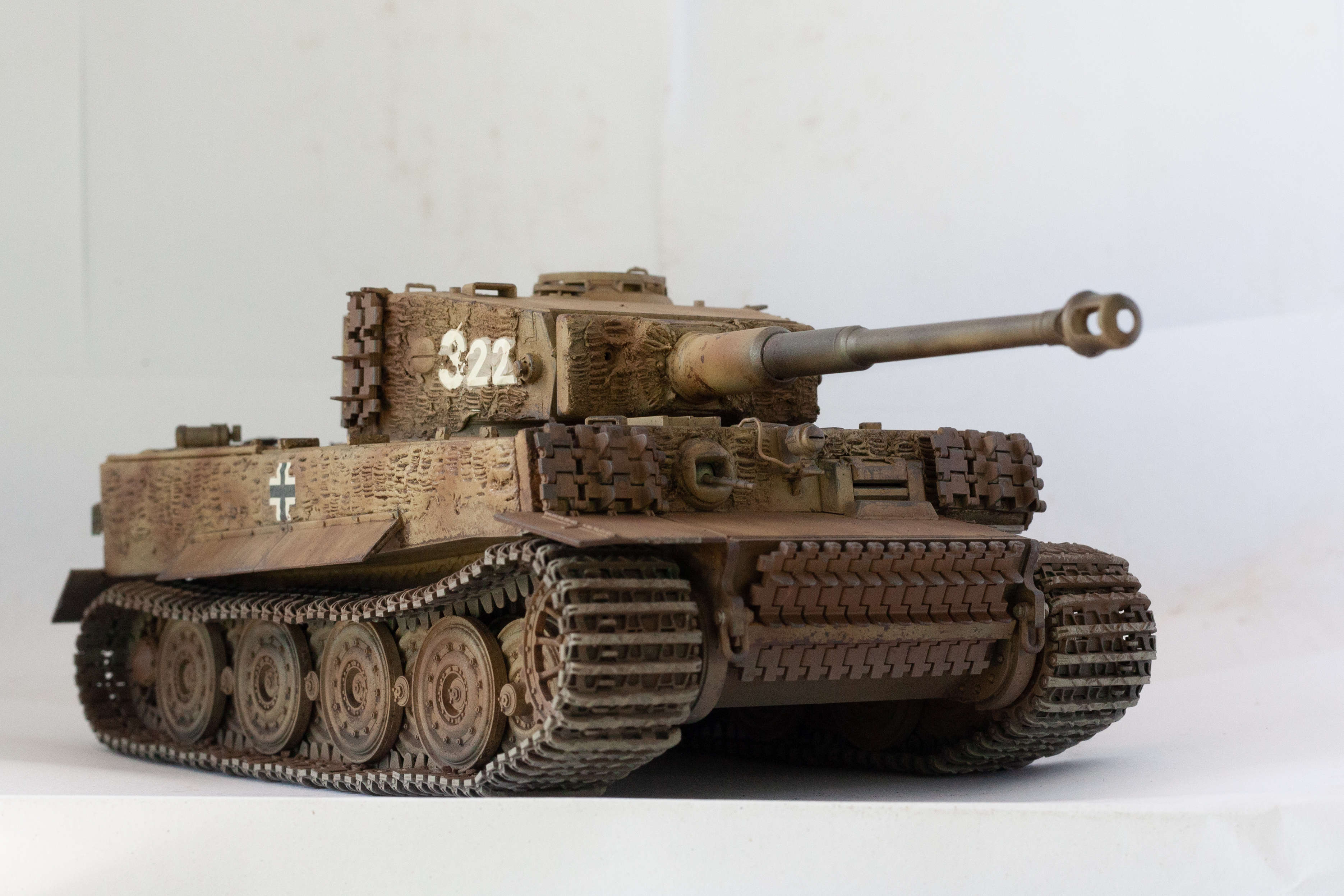 Built 1/35 GERMAN TIGER 1 Tank 322 Pz.Abt 507
